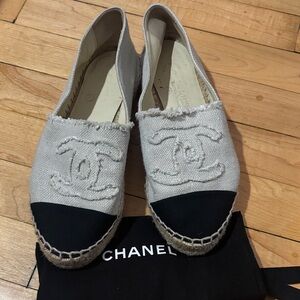 CHANEL Espadrilles in Black and Cream size 37 with dust bag